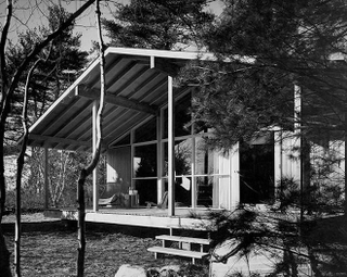 Illustration for article titled 9 of the Coolest Prefab Houses in History